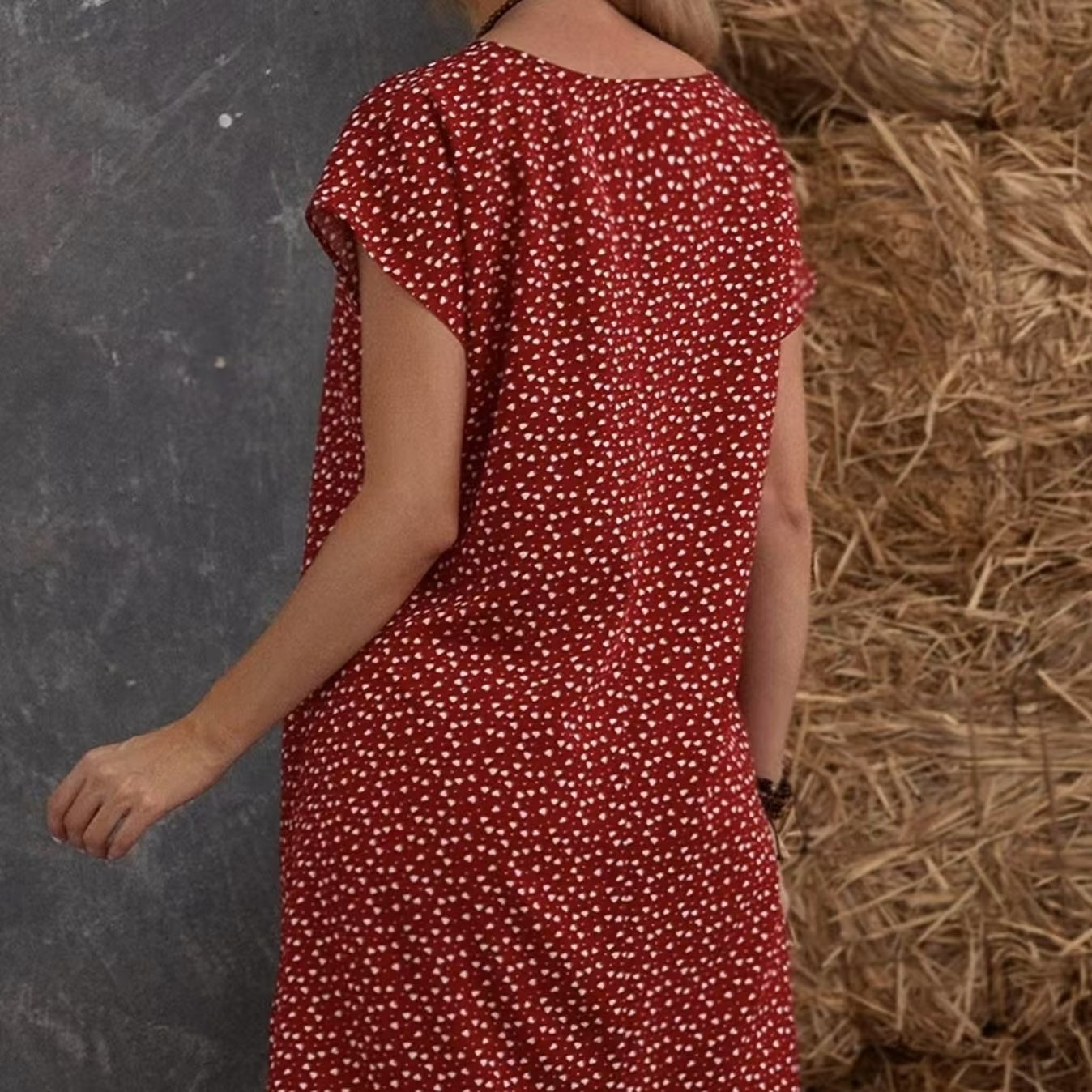 Women's Heart-Shaped Printed Short Dress – Round Neck, Large V-Neck Detail for Casual Vacations