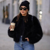 Iconic Street Fashion Week Luxury Brand Gardient Cropped-black fur coat-6